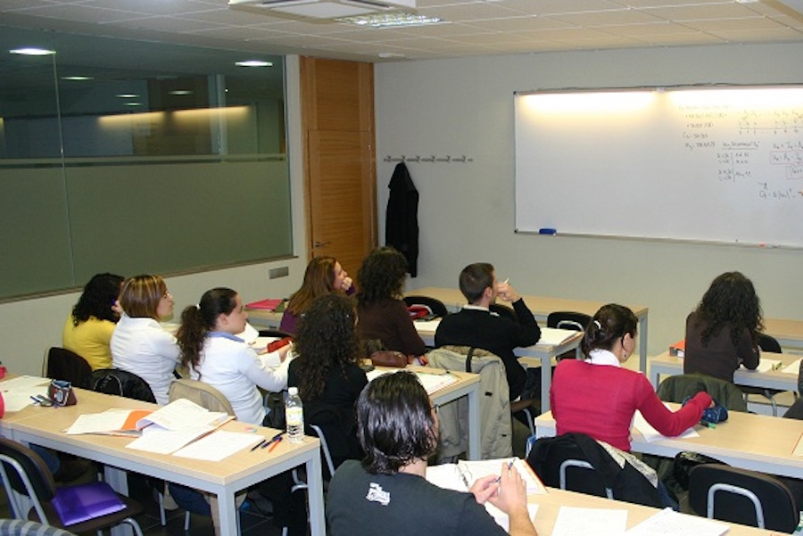 Clase de Cálculo I para primero de ingeniería en Academia Tenorio (Vigo)
